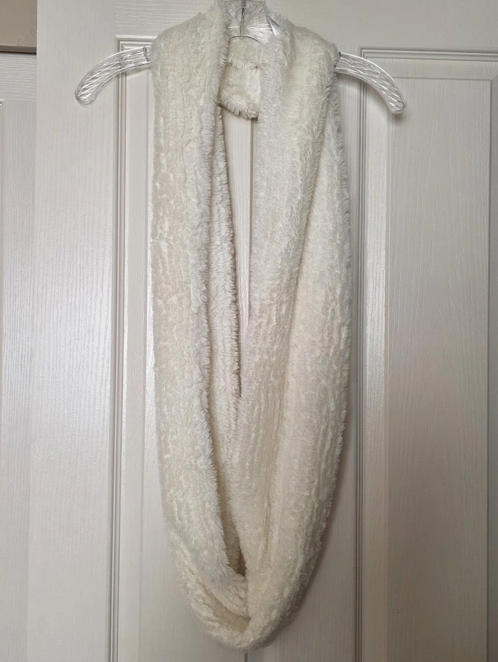 Plaid Pearl Accent Women's Gloves - Black & Cream & A Cream Infinity Scarf